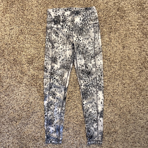 Reebok Pants - Reebok High Waisted Leggings Small Gray Black Animal Print Pocket Workout Pants